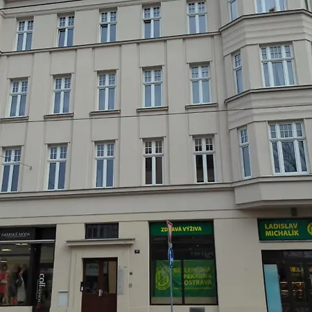 Bydleni V Centru Ov Blizko Stodolni, Bez Vytahu 公寓